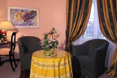 Hotel Capitole Geneve Rum bild